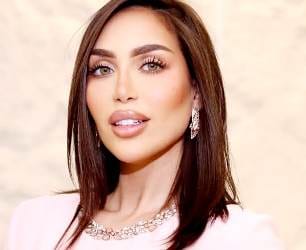 من هي الدكتورة خلود ويكيبيديا عمرها مواليد كم اصلها تخصصها زوجها واولادها، هل ديانة الدكتورة خلود شيعية ام سنية السيرة الذاتية