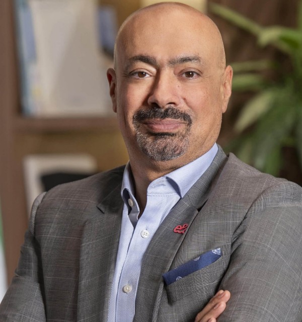 من هو حاتم دويدار ويكيبيديا السيرة الذاتية