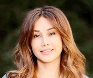 من هي كاريس بشار ويكيبيديا عمرها، طولها ووزنها، اصلها، ما هي ديانة كاريس بشار وزوجها واولادها السيرة الذاتية