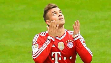 ما هي ديانة شاكيري لاعب ليفربول وكم طول شاكيري ويكيبيديا