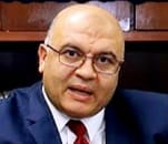 من هو مصطفى شاهين أستاذ الاقتصاد ويكيبيديا السيرة الذاتية