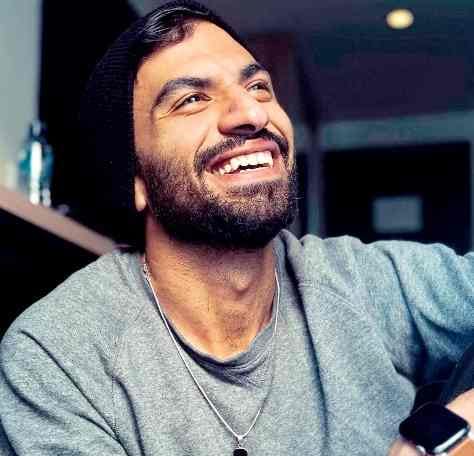 من هو يوسف حشيش ويكيبيديا عمره مواليد كم طوله برجه ديانته اصله اعماله زوجته السيرة الذاتية