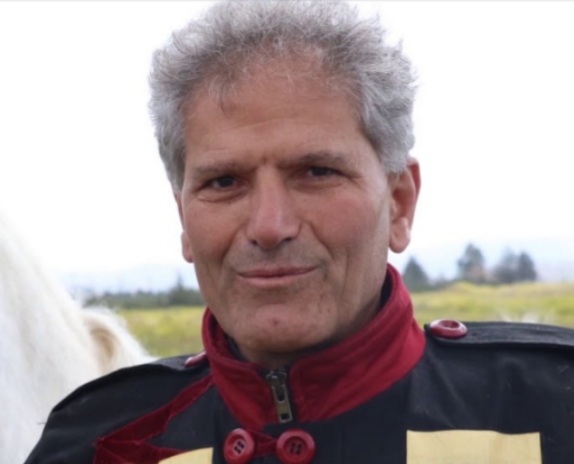 من هو عدنان عزام ويكيبيديا السيرة الذاتية