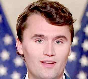 تفاصيل وفاة الناشط الأمريكي تشارلي كيرك ويكيبيديا Charlie Kirk wife age date of Birth height weight